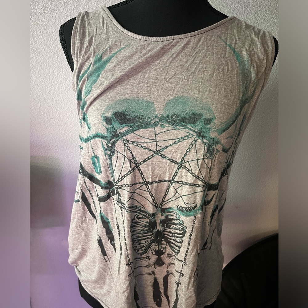 Skull tank with mesh back